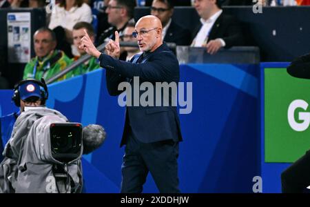 Fussball, Europameisterschaft, EURO 2024, Gruppe B, Veltins Arena Gelsenkirchen: Spanien - Italien 1:0; Nationaltrainer Luis de la Fuente (SPA). Aktion Stock Photo