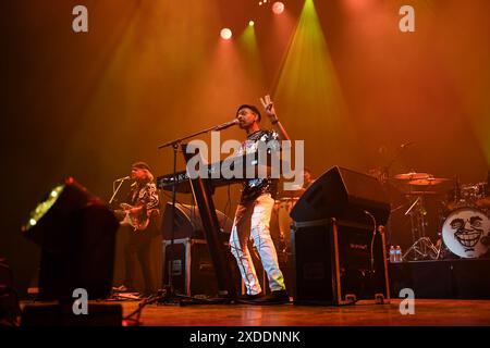 LONDON, ENGLAND - JUNE 21: Lonnie Jordan of ‘War’ performing at ‘Chaka ...