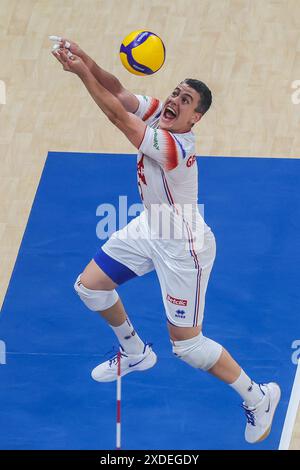 Pasay City, Philippines. 22nd June, 2024. Jenia Grebennikov of France tries to save the ball during the match between Japan and France at the Men's Volleyball Nations League (VNL) 2024 in Pasay City, the Philippines, on June 22, 2024. Credit: Rouelle Umali/Xinhua/Alamy Live News Stock Photo