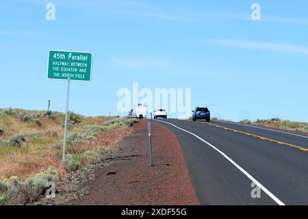 Sign marking the 45th Parallel north, Halfway between the Equator and the North Pole, on Oregon's Highway 97, near the town of Shaniko, Wasco County. Stock Photo