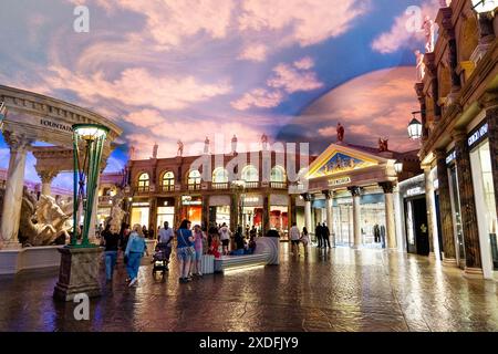 Fountain of the Gods and shop fronts at the Forum Shops,, Caesars Palace Hotel and Casino, Las Vegas, Nevada, USA Stock Photo