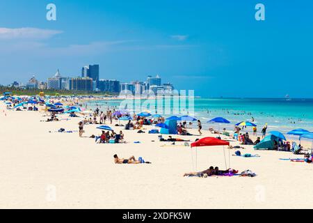 People sunbathing on a hot day at Playa Miami Beach, South Beach, Miami Beach, Florida, USA Stock Photo