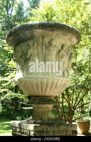 Chase City, VA, USA. Art in MacCallum More Museum and Gardens. Large urn with a frieze depicting a Dyonisian festival. Stock Photo