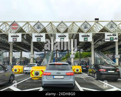 Brenner Pass, Austria - June 23, 2024: Traffic jam at the toll station or toll booth on the Brenner highway in Austria towards Italy *** Stau an der Mautstation bzw. Mautstelle auf der Brennerautobahn in Österreich Richtung Italien Stock Photo