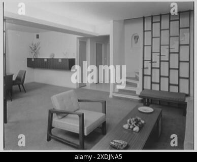 Mr. and Mrs. Simon Horowitz, residence at 8206 256th St., Floral Park, Long Island. Living room, to dining room. Gottscho-Schleisner Collection Stock Photo