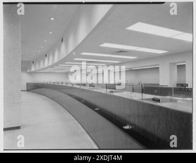 Chemical Corn Exchange, 425 Park Ave., New York. Curved screen. Gottscho-Schleisner Collection Stock Photo