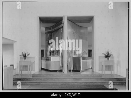 U.S. Naval Hospital Chapel, St. Albans, Long Island, New York. Revolving altar. Gottscho-Schleisner Collection Stock Photo