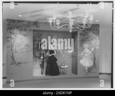 Lord & Taylor, business in Bala-Cynwyd, Pennsylvania. Salon mural. Gottscho-Schleisner Collection Stock Photo