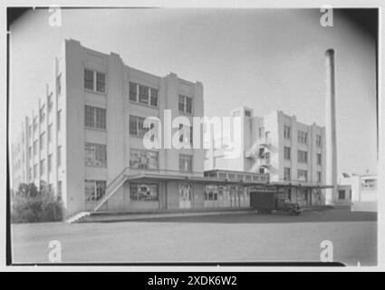 Hoffmann-LaRoche, Nutley, New Jersey. Rear of building no. 1. Gottscho-Schleisner Collection Stock Photo