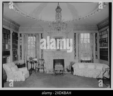 John S. Phipps Manor House, residence, Old Westbury Gardens, Old Westbury, Long Island. Mrs. Phipps' study. Gottscho-Schleisner Collection Stock Photo