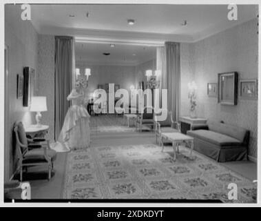 Bonwit Teller, business in Cleveland, Ohio. Bridal room. Gottscho-Schleisner Collection Stock Photo