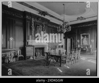 John S. Phipps Manor House, residence, Old Westbury Gardens, Old Westbury, Long Island. Dining room. Gottscho-Schleisner Collection Stock Photo