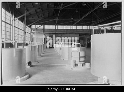 Corning Glass Works, Parkersburg, West Virginia. Pots. Gottscho-Schleisner Collection Stock Photo