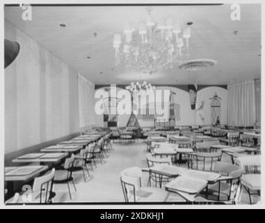 Lord & Taylor, business in Bala-Cynwyd, Pennsylvania. Bird cage. Gottscho-Schleisner Collection Stock Photo