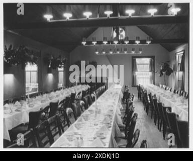 Patricia Murphy, business in Manhasset, Long Island. Tables set up. Gottscho-Schleisner Collection Stock Photo