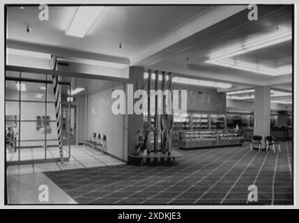 Bond's, business at 5th Ave. and 35th St., New York City. Sixth floor. Gottscho-Schleisner Collection Stock Photo