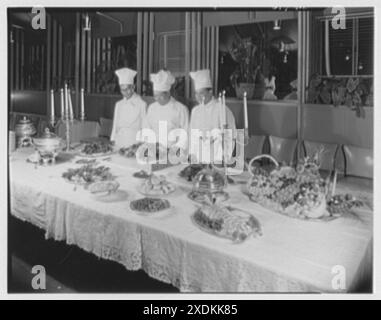 Patricia Murphy, business in Manhasset, Long Island. Party table III. Gottscho-Schleisner Collection Stock Photo