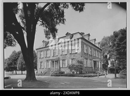 Van Cortlandt mansion, Van Cortlandt Park, Bronx, New York. Exterior. Gottscho-Schleisner Collection Stock Photo