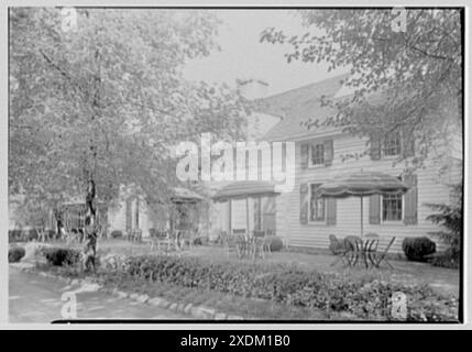 Stony Brook, Long Island. Three 'Village Inn' exterior. Gottscho-Schleisner Collection Stock Photo