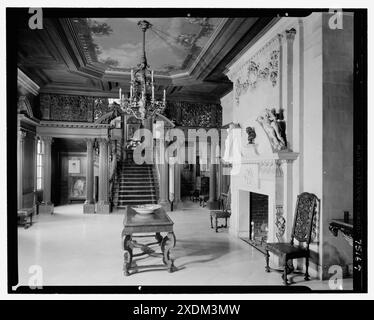 John S. Phipps Manor House, residence, Old Westbury Gardens, Old Westbury, Long Island. Entrance hall. Gottscho-Schleisner Collection Stock Photo