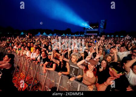 Wien, Österreich. 23. Juni 2024. Wanda beim 41. Donauinselfest auf der Hauptbühne. Vienna *** Vienna, Austria June 23, 2024 Wanda at the 41 Danube Island Festival on the main stage Vienna Stock Photo