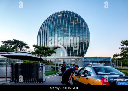 BEIJING, CHINA - OCTOBER 3, 2018 - (FILE) Beijing Sunrise Oriental Kempinski Hotel, Yanqi Lake, Huairou District, Beijing, October 3, 2018. Stock Photo