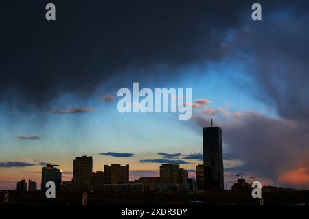 geography / travel, Austria, Vienna, view at Danube City in thunderstorm , ADDITIONAL-RIGHTS-CLEARANCE-INFO-NOT-AVAILABLE Stock Photo