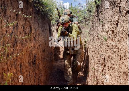 Zaporizhzhia, Zaporizhzhia, Ukraine. 18th June, 2024. Ukrainian servicemen are seen during the military practices in Zaporizhzhia region. The USA announces the beginning of a new offensive by the Russian army. According to the American Institute for the Study of War, it currently records all the signs that Russia is launching a new large-scale summer offensive on the territory of Ukraine. (Credit Image: © Andriy Andriyenko/SOPA Images via ZUMA Press Wire) EDITORIAL USAGE ONLY! Not for Commercial USAGE! Stock Photo