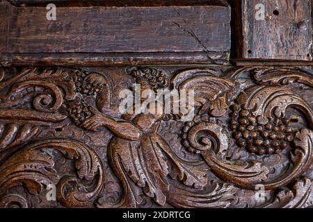 Antique carved wooden detail 16th century Tudor farmhouse, Hertfordshire, England, UK Stock Photo