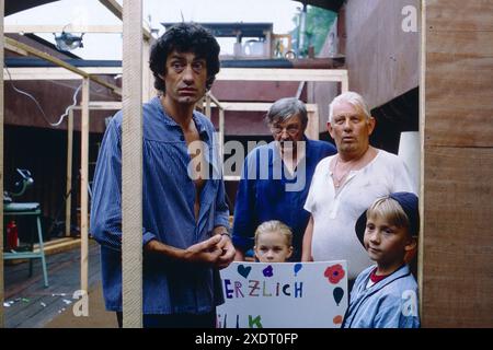 Spreepiraten, Fernsehserie, Deutschland 1989 - 1991, Regie: Hans Henning Borgelt, Folge 17: 'Das Schmuckstück', Darsteller: Winfried Glatzeder, Miriam Mohs, Hans Beerhenke, Peter Borgelt, Simon Jacombs Stock Photo