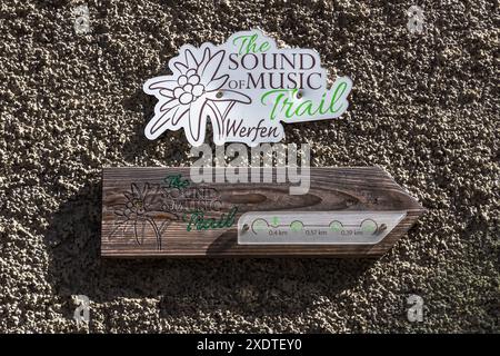 Signpost to the Sound of Music Trail in Werfen. The trail is around 1.4 kilometres long and takes you to the meadow where Julie Andrews sang the DO-RE-MI song with the children of the Trapp family. Schlaming, Salzburg, Austria Stock Photo