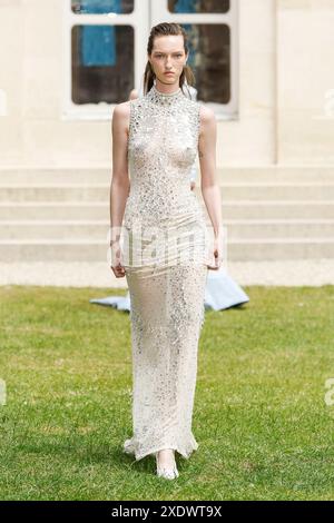 Paris, Frankreich. 24th June, 2024. GEORGES HOBEIKA Haute Couture Fall/Winter 2024-2025 Runway during Paris Haute Couture Fashion Week on June 2024 - Paris, France 24/06/2024 Credit: dpa/Alamy Live News Stock Photo