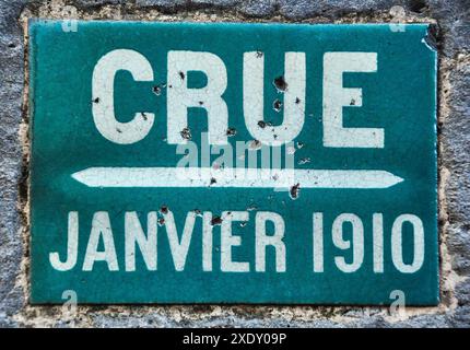 Signboard announcing a great historic flood of Seine river (1910) in Paris Stock Photo