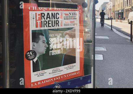 PARIS, FRANCE - JUNE 25, 2024: Magazine banner of Franc Tireurin with Jordan Bardella and Attal in a kiosk with newspapers Stock Photo