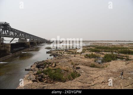 Markala, Mali. 19th Feb, 2019. Nicolas Remene/Le Pictorium - Office du Niger: Agriculture, market gardening and irrigated parameters - 19/02/2019 - Mali/Segou/Markala - Segou region, 19/02/2019. The Markala dam. It enables water to be managed in the Niger River and Office du Niger to ensure a minimum flow. Credit: LE PICTORIUM/Alamy Live News Stock Photo