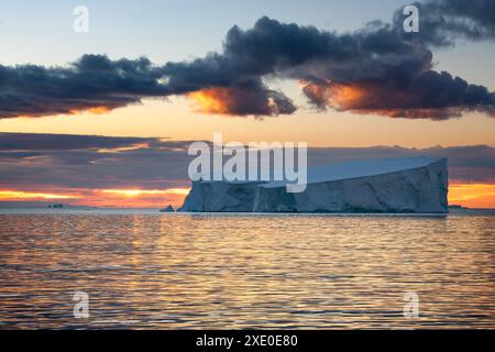 The midnight sun and icebergs in the Drake Passage off the coast of Antarctica. Stock Photo