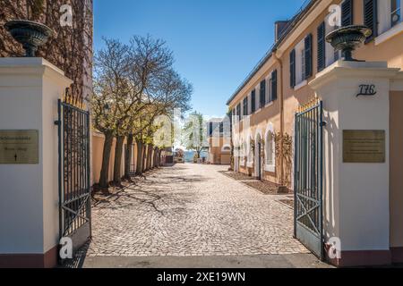 geography / travel, Germany, Hesse, Entrance to Johannisberg Castle terrace, ADDITIONAL-RIGHTS-CLEARANCE-INFO-NOT-AVAILABLE Stock Photo