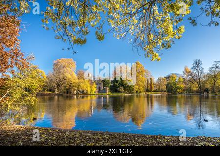 geography / travel, Germany, Hesse, Pond and Mosburg at Biebrich palace garden, ADDITIONAL-RIGHTS-CLEARANCE-INFO-NOT-AVAILABLE Stock Photo