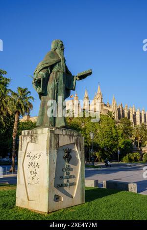 Monument to Ramon Llull with the cathedral in the background Stock Photo