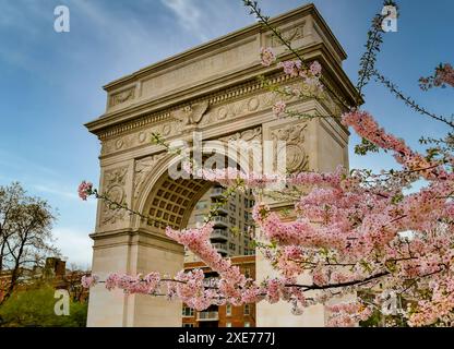 Washington Arch, commemorating the centenary of George Washington's inauguration as President in 1789, Washington Square Park, USA Stock Photo