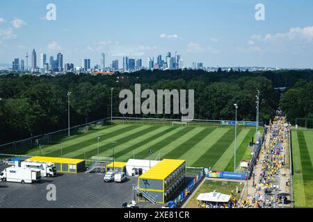 Frankfurt, Germany. 26th June, 2024. Frankfurt, Germany, June 26th 2024 FRANKFURT, GERMANY - JUNE 26: Fans of Slovakia and Fans of Romania make their way to the stadium, with the Frankfurt Skyline visible in the background, before the UEFA Euro 2024 Championship Group E match between Slovakia and Romania at Frankfurt Arena on June 26, 2024 in Frankfurt, Germany. (Photo by Dan O' Connor/ATPImages) Dan O' Connor (Dan O' Connor/ATP Images/SPP) Credit: SPP Sport Press Photo. /Alamy Live News Stock Photo