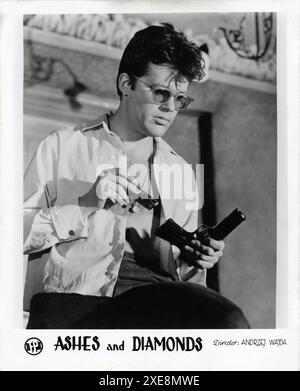 ZBIGNIEW CYBULSKI in ASHES AND DIAMONDS / POPIOL I DIAMENT 1958 director ANDRZEJ WADJA novel / screenplay Jerzy Andrzejewski music Filip Nowak Zespol Filmowy ''Kadr'' Stock Photo