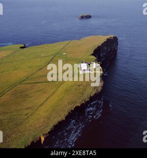 Copinsay Lighthouse, the last major lighthouse built in Orkney, positioned on the highest cliff edge on the island’s southeastern side, near Copinsay, Orkney Islands, Scotland, United Kingdom Stock Photo