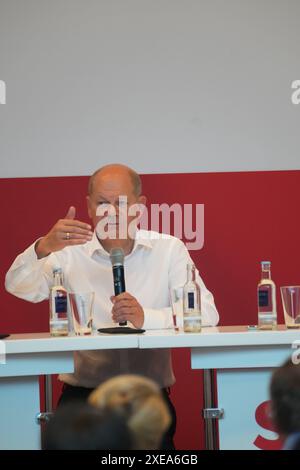 SPD GER, Berlin, 20241209, SPD Veranstaltung Wirtschaft in Ostdeutschland, mit Olaf Scholz, Reichstag, Bundeskanzler *** SPD GER, Berlin, 20241209, SPD event on the economy in eastern Germany, with Olaf Scholz, Reichstag, Federal Chancellor Stock Photo