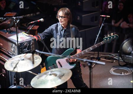 Manchester, UK. 26th June 2024. Kim Deal, Kelley Deal, Josephine Wiggs and Jim Macpherson of the band The Breeders perform at the Manchester's Albert Hall on their 30th anniversary edition of their classic album 'Last Splash'  tour.  2024-06-26 . Credit:  Gary Mather/Alamy Live News Stock Photo