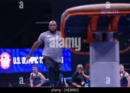 Minneapolis, Mn, USA. 25th June, 2024. DONNELL WHITTENBURG - Salto Gymnastics, from Baltimore, MD trains on the vault during Olympic Trials. (Credit Image: © Karen I. Hirsch/ZUMA Press Wire) EDITORIAL USAGE ONLY! Not for Commercial USAGE! Stock Photo