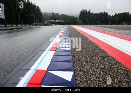 Spielberg, Autriche. 27th June, 2024. New gravel trap kerb for track limits during the Formula 1 Qatar Airways Austrian Grand Prix 2024, 11th round of the 2024 Formula One World Championship from June 28 to 30, 2024 on the Red Bull Ring, in Spielberg, Austria - Photo Xavi Bonilla/DPPI Credit: DPPI Media/Alamy Live News Stock Photo