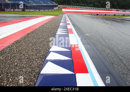 Spielberg, Autriche. 27th June, 2024. New gravel trap kerb for track limits during the Formula 1 Qatar Airways Austrian Grand Prix 2024, 11th round of the 2024 Formula One World Championship from June 28 to 30, 2024 on the Red Bull Ring, in Spielberg, Austria - Photo Xavi Bonilla/DPPI Credit: DPPI Media/Alamy Live News Stock Photo