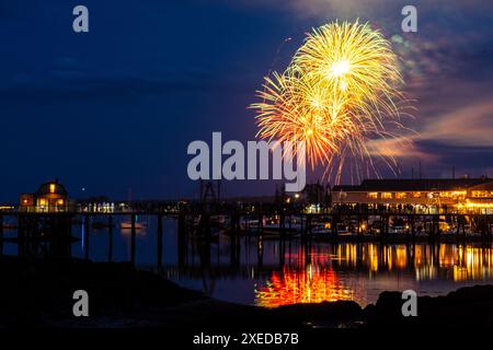 Boothbay Harbor, United States. 26th June, 2024. Fireworks explode in the sky over the harbor and historic waterfront during the annual Windjammer Days festival, June 26, 2024 in Boothbay Harbor, Maine. Windjammer Days, started in 1962, kicks off the summer season in the coastal region. Credit: Richard Ellis/Richard Ellis/Alamy Live News Stock Photo