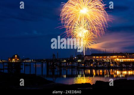 Boothbay Harbor, United States. 26th June, 2024. Fireworks explode in the sky over the harbor and historic waterfront during the annual Windjammer Days festival, June 26, 2024 in Boothbay Harbor, Maine. Windjammer Days, started in 1962, kicks off the summer season in the coastal region. Credit: Richard Ellis/Richard Ellis/Alamy Live News Stock Photo